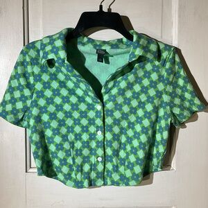 Groovy Green cropped button-up